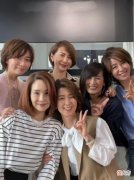 【就爱时尚】被“日本妈妈们”圈粉了，出门基本不戴帽子，却美得优雅时尚
