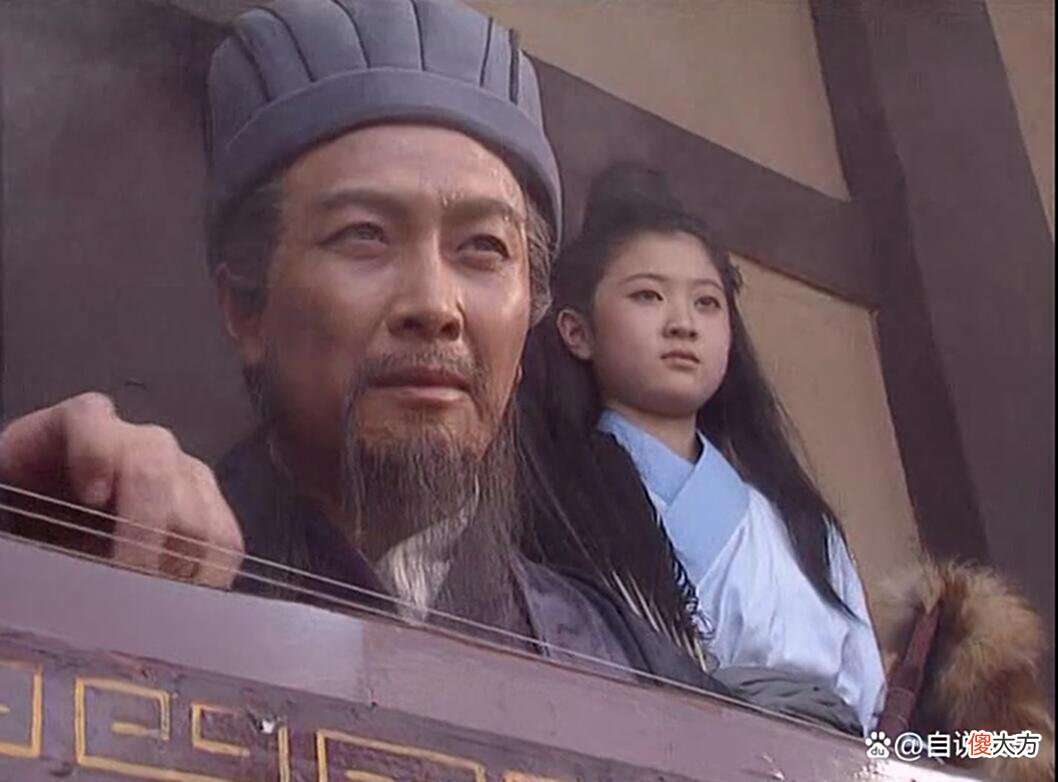 【爱历史】央视三国演义中，空城计时，诸葛亮弹琴为何会断弦？