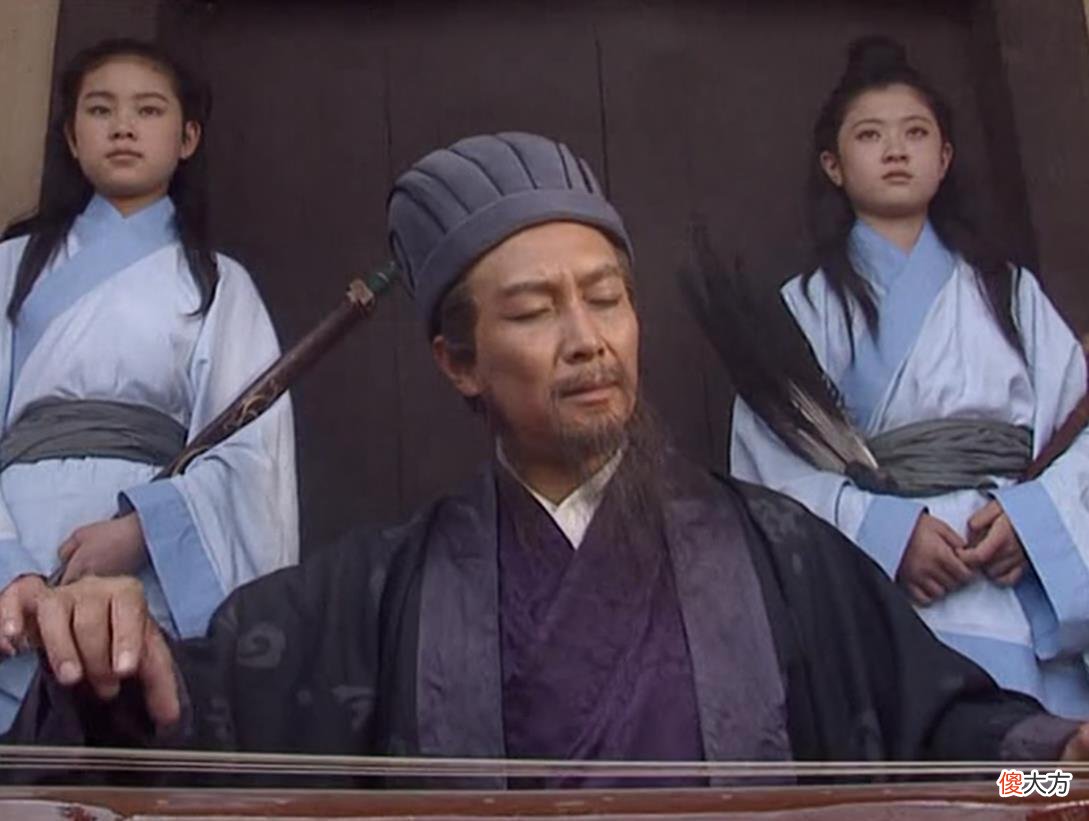【爱历史】央视三国演义中，空城计时，诸葛亮弹琴为何会断弦？