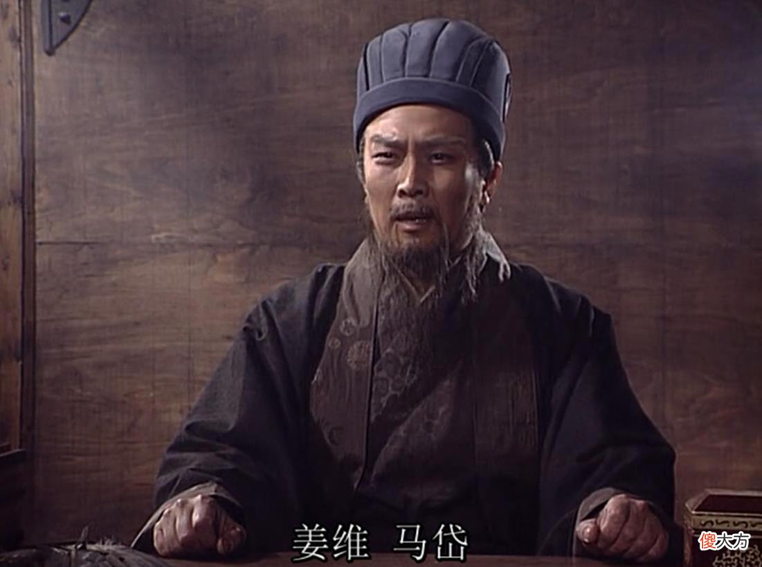 【爱历史】央视三国演义中，空城计时，诸葛亮弹琴为何会断弦？