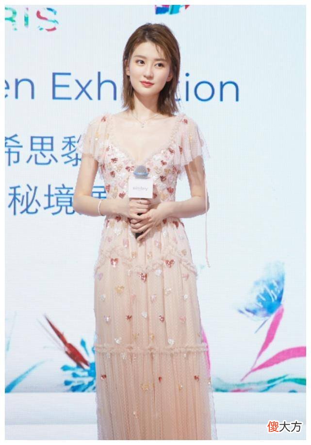【就爱时尚】乔欣时装周戴假头套，超短发型加熏染后，差点认不出我了
