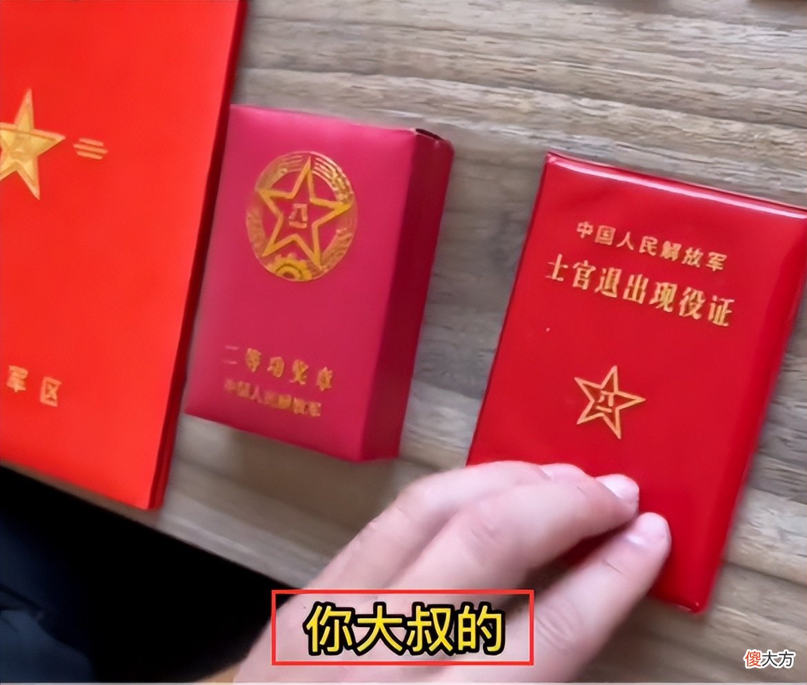 一家4代军人12本证件，爸爸叮嘱儿子：第五代就靠你了