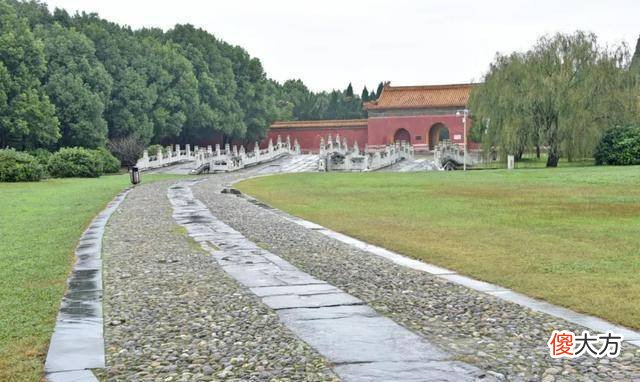【历史故事】在这座不起眼的小城里，为什么会有一座世界遗产帝王陵？