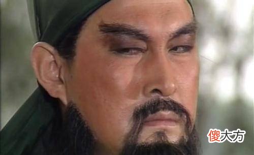 【历史故事】为何关羽的雕像，大多都是双眼紧闭？老木匠：谁敢让他睁开眼？