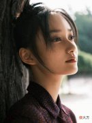 【就爱时尚】张碧晨的未来风造型，怎么搭配出一身高级又时髦的造型？