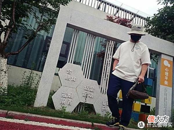 【就爱时尚】为了夏日清爽，我选了渔夫帽、宽松圆领短袖和轻薄速干裤