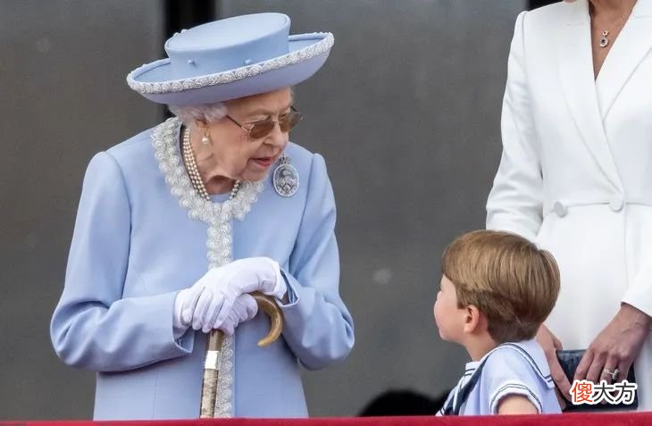 【历史故事】在70年未出错的英女王面前，王室时尚大聚会都是小儿科