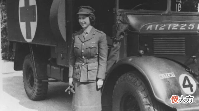 【历史故事】在70年未出错的英女王面前，王室时尚大聚会都是小儿科