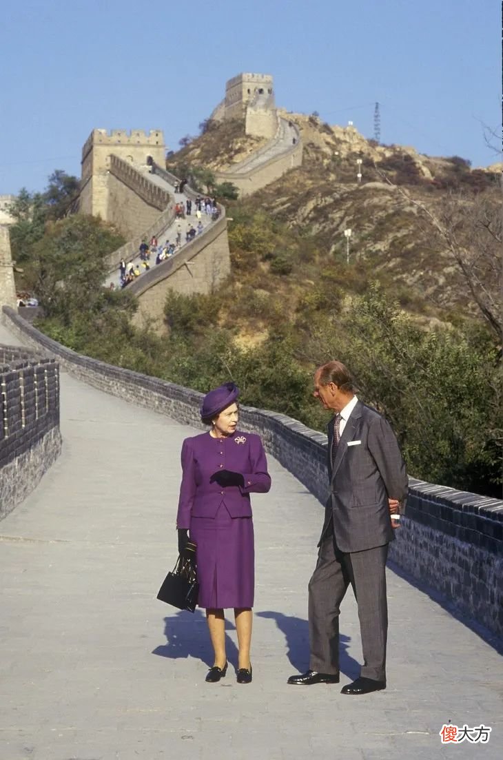 【历史故事】在70年未出错的英女王面前，王室时尚大聚会都是小儿科