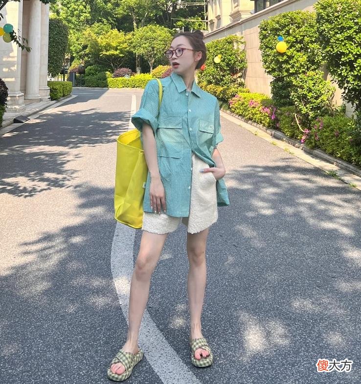 【时尚一点】衬衫如何穿更好看？教给大家几个方法，普通款也能穿出时髦感