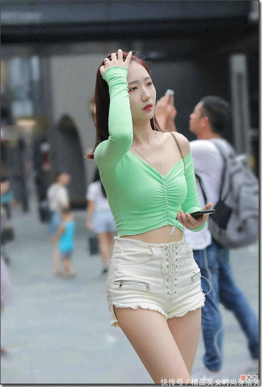 【时尚一点】夏日里怎么少得了清新的绿色呢一件针织的绿色针织衫上衣清凉感满满