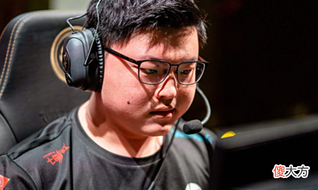 【游戏迷】LOL：Uzi要当父亲了，网友发文嘲讽小糖尿病，还没出生就被网暴
