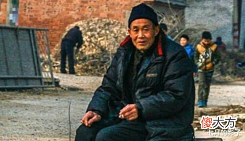 【历史故事】老人500万出售祖传宝刀,专家失望指责,老人:你有啥资格
