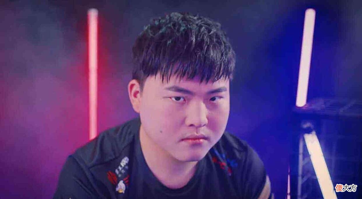 【游戏世界】UZI女友奥咪咪官宣怀孕，小乌兹要来了，这波是赛场失意生活得意