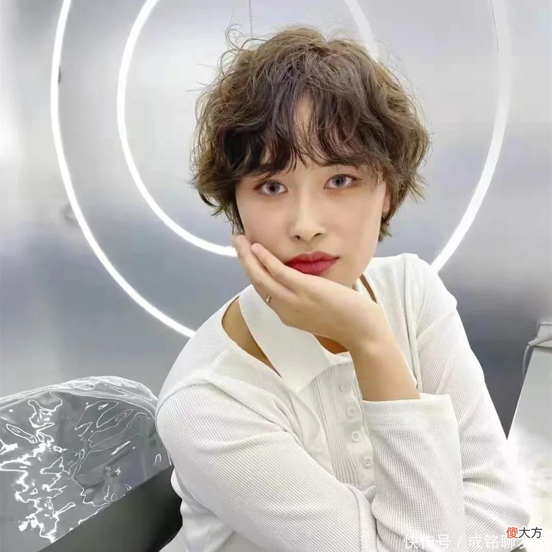 【时尚一点】头发稀少适合什么发型？10款时髦大气的流行发型，既显发量又有型