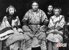 【历史故事】新中国成立后,实行了一夫一妻制,那本拥有三妻四妾的地主们咋办?
