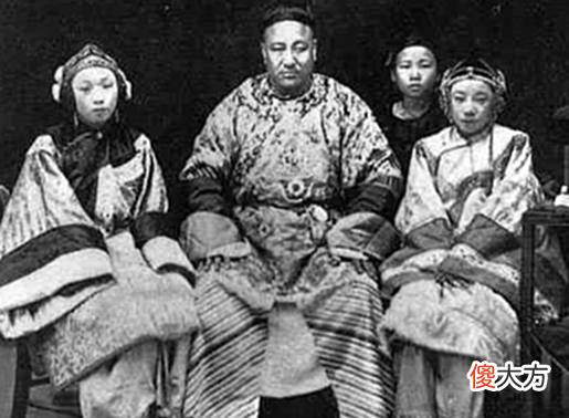【历史故事】新中国成立后,实行了一夫一妻制,那本拥有三妻四妾的地主们咋办?