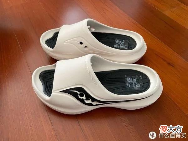 【就爱时尚】索康尼Cradle首发开箱，200多的拖鞋，早买早享受