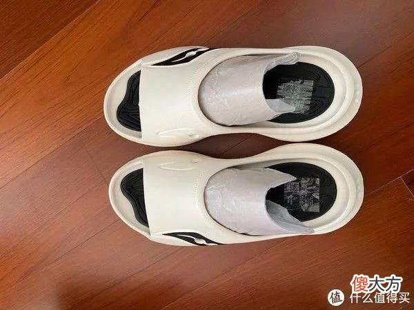 【就爱时尚】索康尼Cradle首发开箱，200多的拖鞋，早买早享受