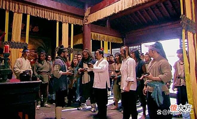 【爱历史】吴用为何要置宋江于死地，江州劫法场吴用的阴谋真是一箭三雕