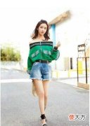 【就爱时尚】章泽天才26岁，年龄不大的她已经是孩子的妈，曾经的清华校花被