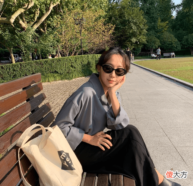 【就爱时尚】ins时尚博主dear.liin碎花连衣裙打造淑女风