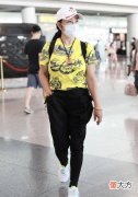 【就爱时尚】时隔这么久，刘晓庆穿上这样的裤子可以轻松遮住多余的赘肉