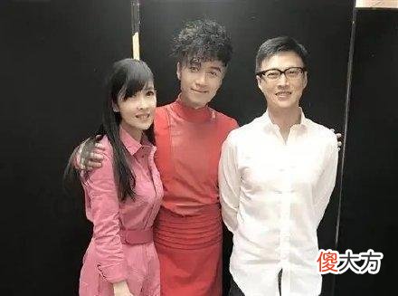 【时尚一点】52岁周慧敏身材紧致，脸蛋更似少女，岁月对她真好