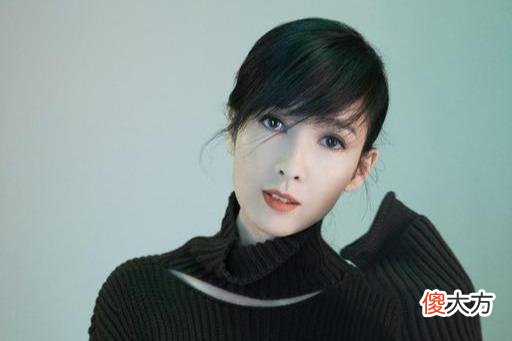 【时尚一点】52岁周慧敏身材紧致，脸蛋更似少女，岁月对她真好