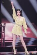 【就爱时尚】千年美女鞠婧祎的日常穿搭，网友：这颜值我不敢不看