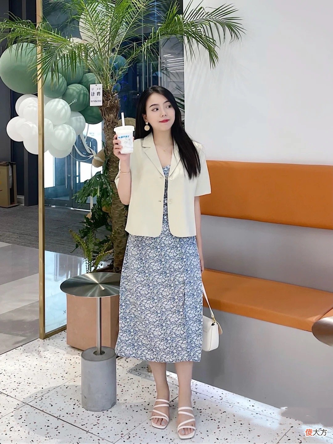 【就爱时尚】见过世面的女人，夏天很少穿T恤，短袖衬衫、西装外套，最提气质