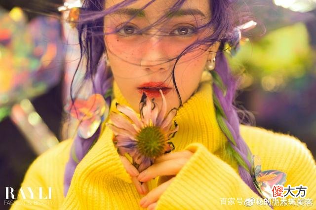 【就爱时尚】迪丽热巴新发型挑染紫麻花辫，挑染紫麻花辫，美得像个精灵