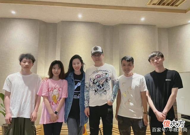 【时尚一点】30岁的刘亦菲私下穿搭有多任性？