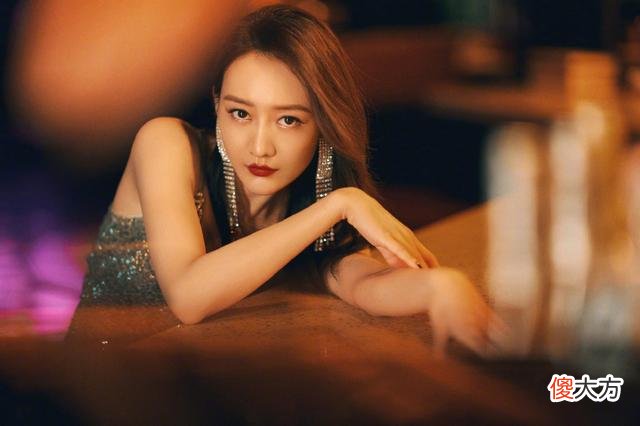 【时尚一点】王鸥亮片连衣裙优雅而高贵，优雅而高贵，相当惊艳
