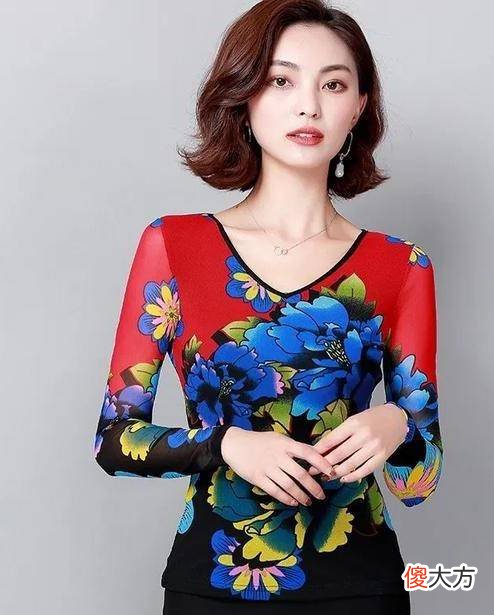 【时尚一点】2022春装新款印花长袖t恤打，显瘦又显脖子长，洋气还好搭