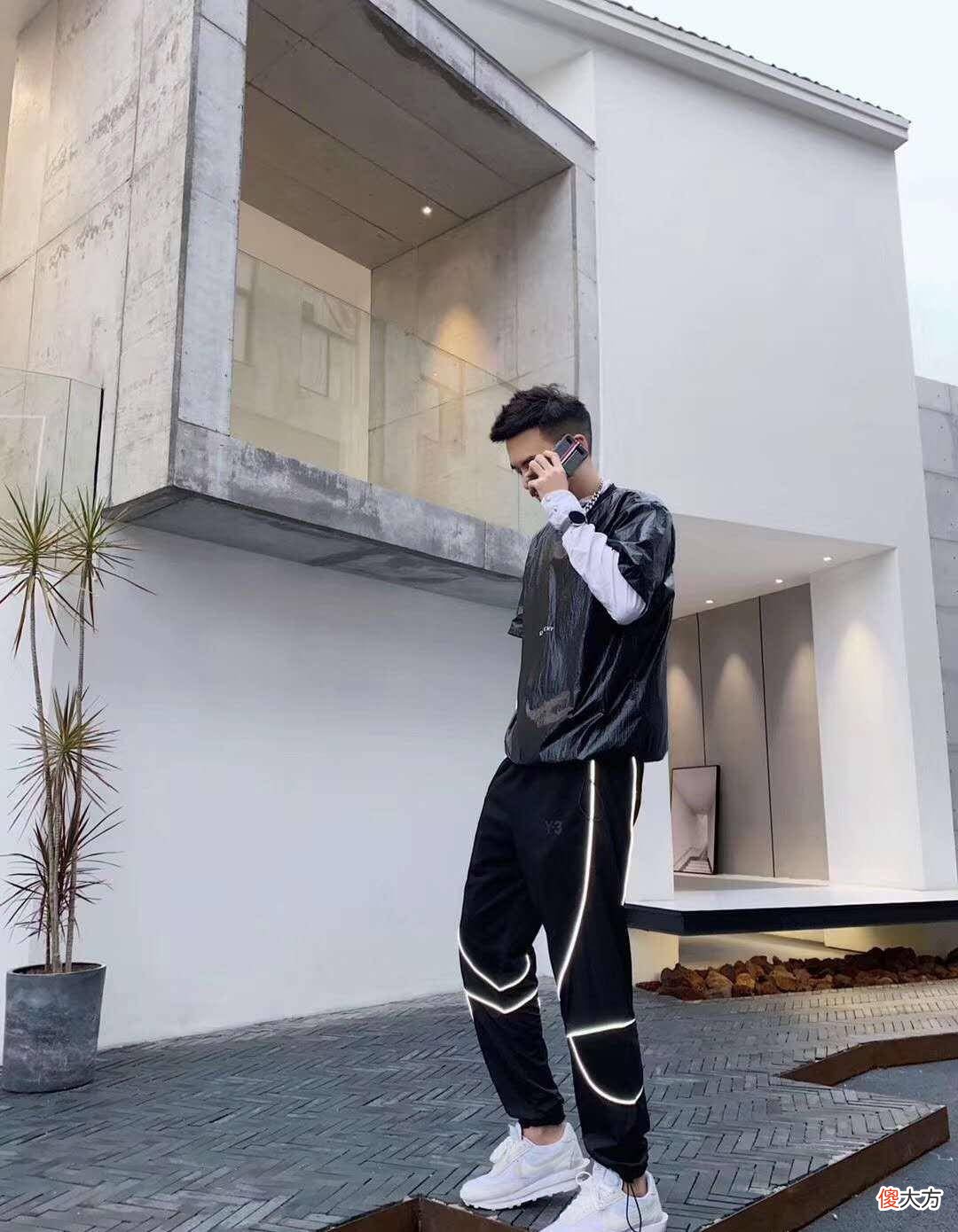 【就爱时尚】180cm的王一博很会穿搭，简单但却很优雅时尚