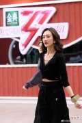 【就爱时尚】王鸥身材保持漂亮的锁骨，显露得恰到好处