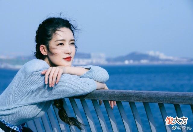 【就爱时尚】淡蓝针织衫清新优雅，宽松袖休闲舒适