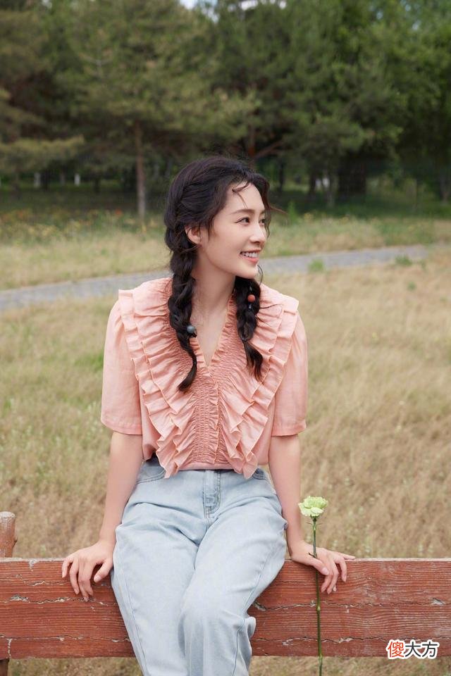 【时尚一点】李沁：法式桔梗风，甜美又可爱，你值得拥有！