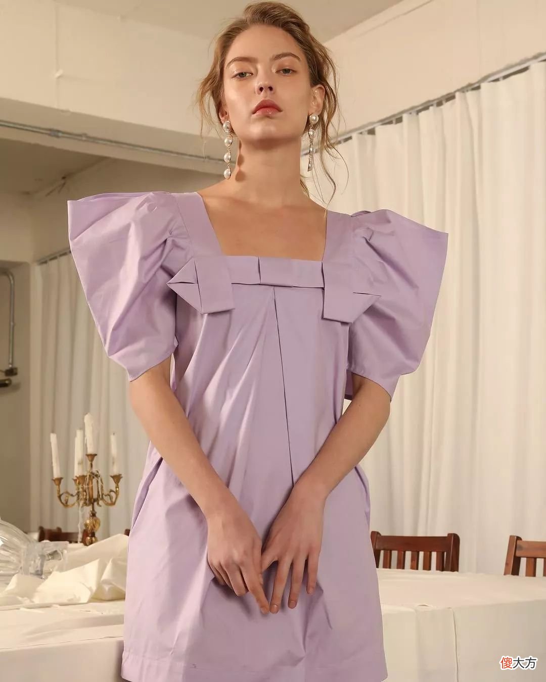 【时尚一点】为什么建议脸大的女生穿“方领”？修饰肩膀又显脸小，这样搭好美
