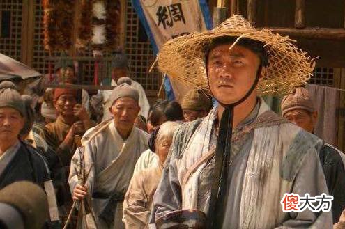 【历史故事】朱元璋当上皇帝不久后,设宴款待群臣,回宫处置了好几名官员