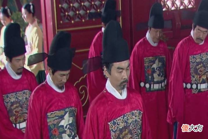 【历史故事】朱元璋当上皇帝不久后,设宴款待群臣,回宫处置了好几名官员