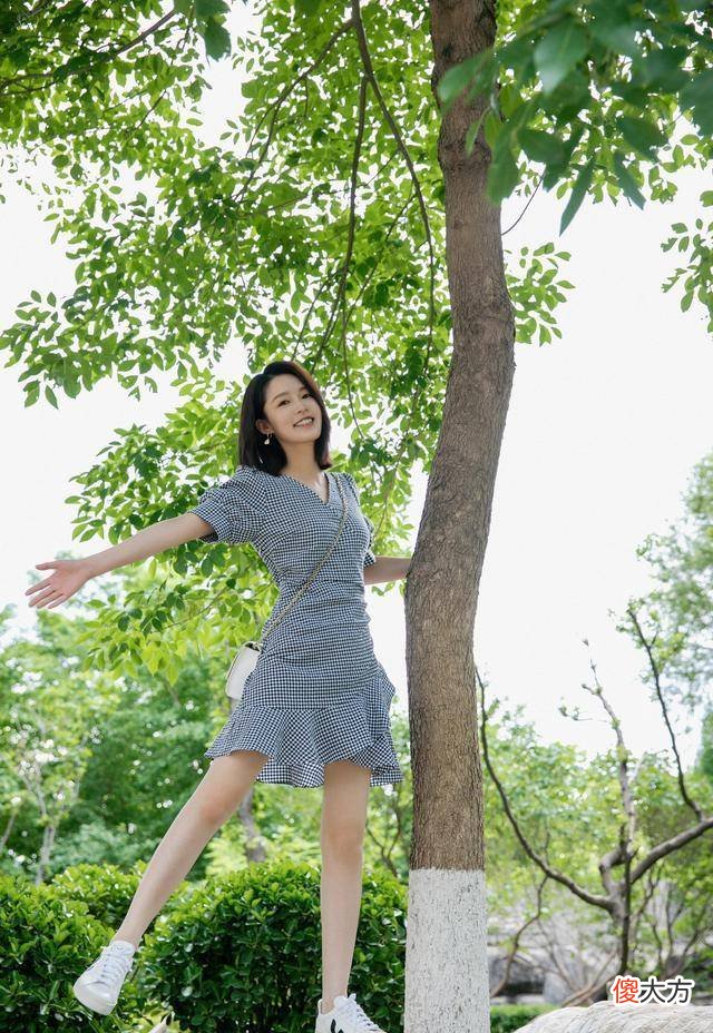 【时尚一点】李沁的“小鸟腿”才是最美的腿型，网友：这也太美了吧