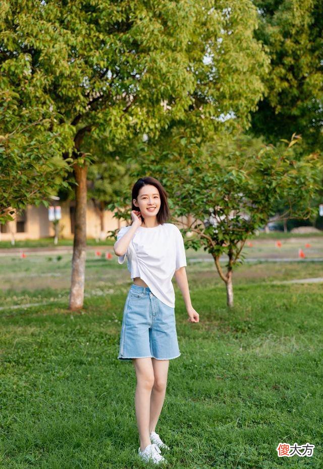 【时尚一点】李沁的“小鸟腿”才是最美的腿型，网友：这也太美了吧