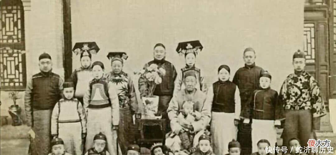 【爱历史】清末老照片，算命的侏儒，晒被子的宫女，四世同堂的大户人家
