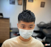 【就爱时尚】男生别只会剪“寸头”，夏天试试这3款发型，更显潮流帅气