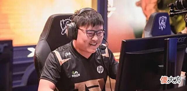 【游戏迷】LOL:Uzi又退役?承认比Gala弱,现在喜当爹,这场闹剧该收场了!