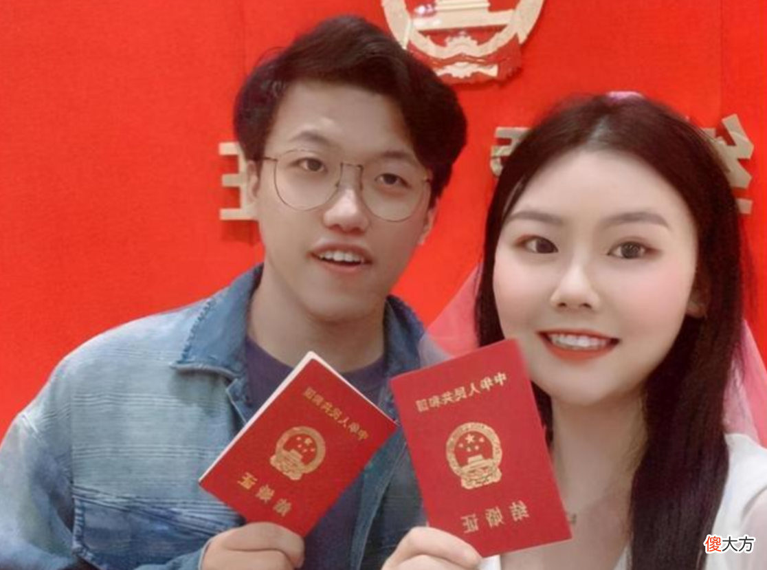 “天生一对结婚证”走红，看了夫妻名字，登记人员：我也是头回见