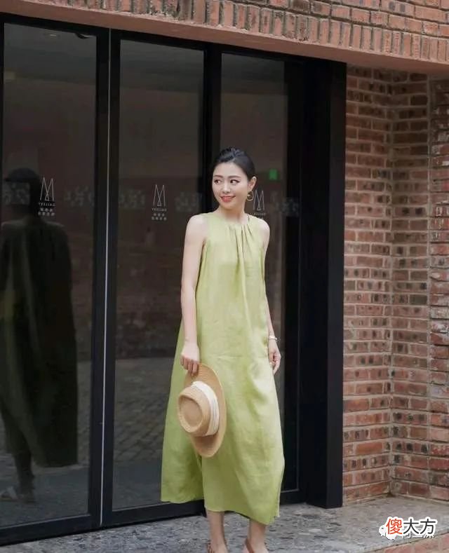 【就爱时尚】夏天该穿什么样的连衣裙呢？三套穿搭示范，值得借鉴