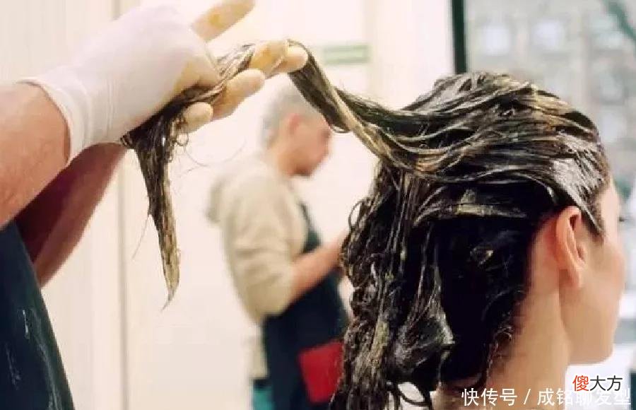 【就爱时尚】理发店和自己买的染发膏有啥区别？看懂这三点，你就明白有啥不同